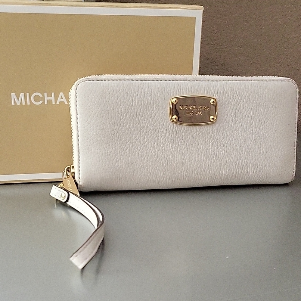 Michael Kors Cream Leather Wristlet Wallet